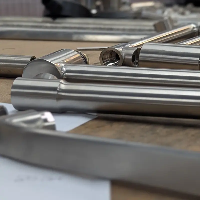 Rubinetto professionale Rubinox con design essenziale, linee pulite e minimaliste, perfetto per cucine industriali e grandi impianti.